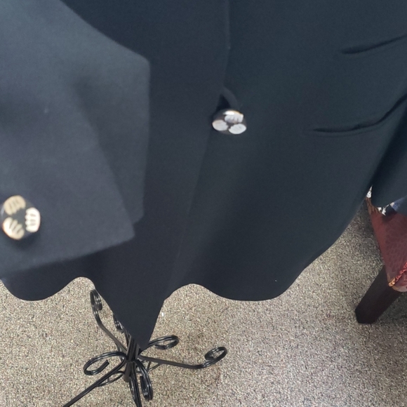 Suit - Picture 2 of 6